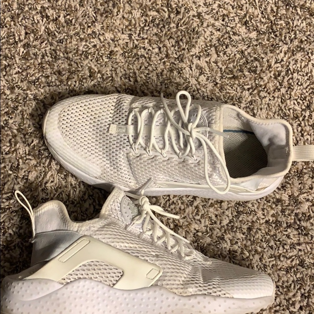 Nike Air Huarache white size 10 women’s